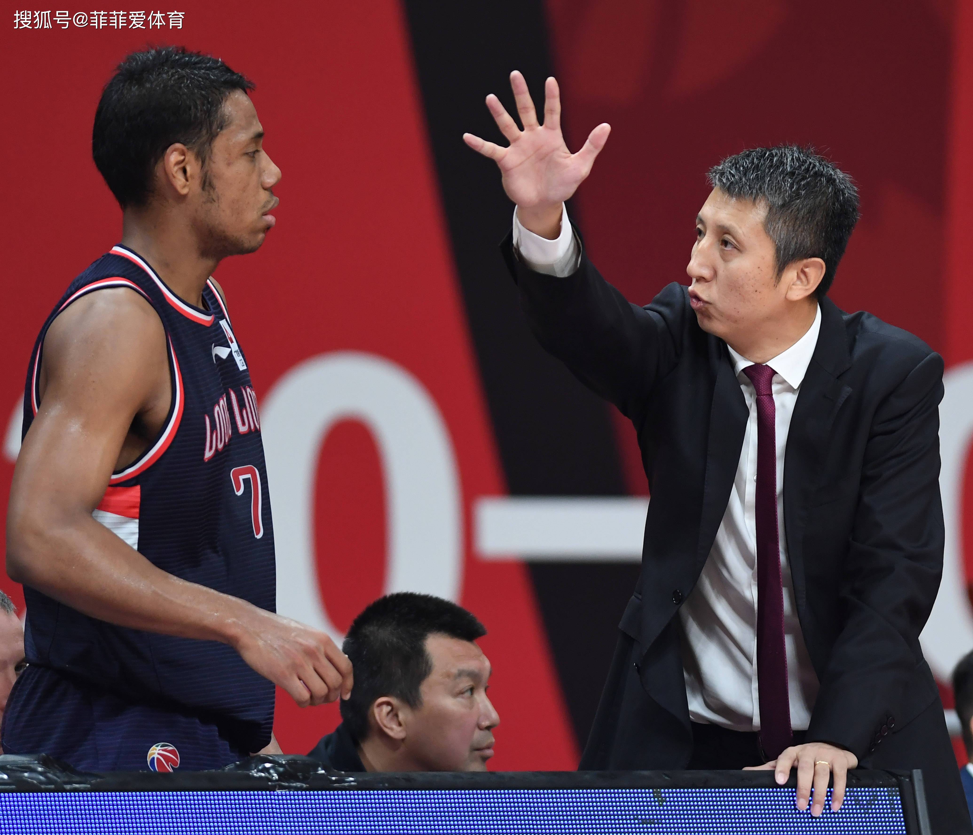 关键时刻巴塞罗那备战欧超杯；篮板制胜细节曝光；震撼外界；临场指挥获称赞