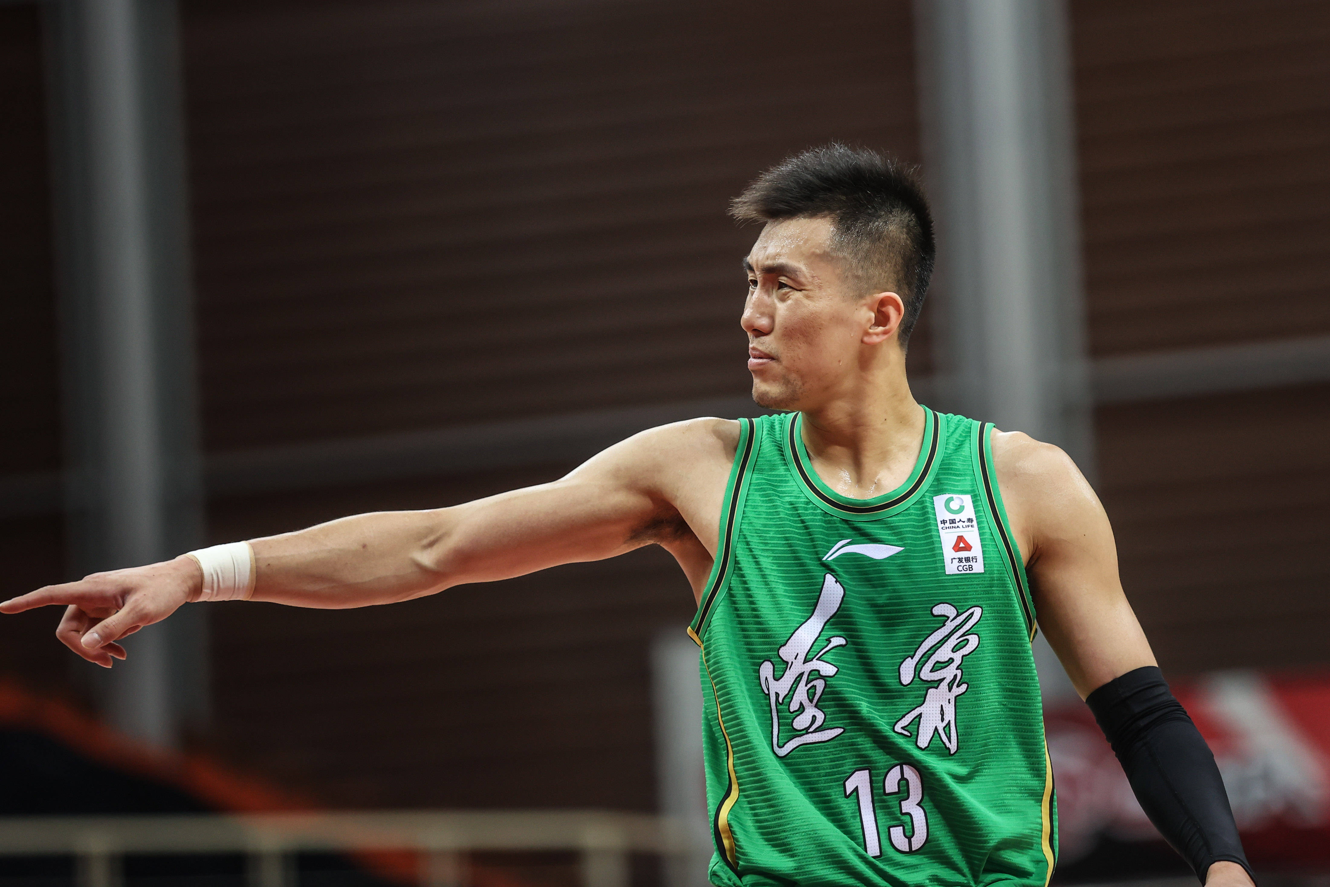 包含赛地聚焦——欧联关键时刻热度飙升，辽宁本钢强势反弹，态度坚定，轮换策略成焦点的词条